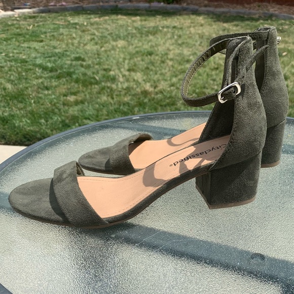Cityclassified Shoes - Green suede strapped sandal heel